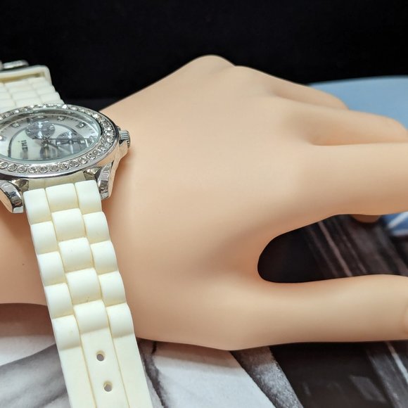 Unisex Wrist Watch Classic Men or Women 1990s Wristwatch Working Faux Chrono - Picture 4 of 8